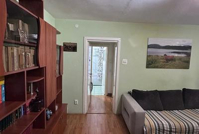 Apartament cu 3 camere, etajul 2/4, zona Podu Ros - 3