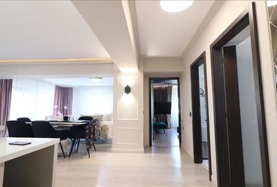Penthouse cu 3 camere decomandat, mobilat în Palat