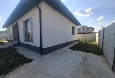 ​Casă individuală cu 4 camere de vânzare – Parter modern în zona Domnești - 2
