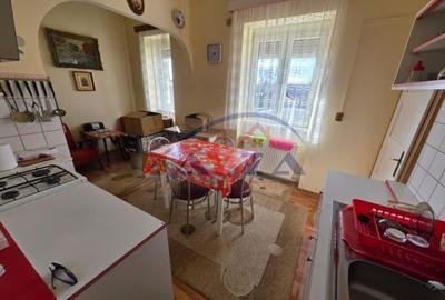 Apartament 3 camere, Centrul Vechi, Str. Teatrului, etaj 2/2, comision 0 - 4