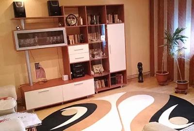 Apartament 3 camere conf  1 decomandat  zona 1 Dec 1918 - 3