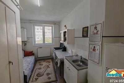 Apartament cu 3 camere semidecomandat în Micro 19
