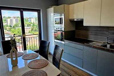 Apartament cu 3 camere decomandat în Tudor
