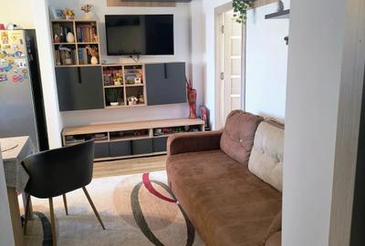 Apartament cu 3 camere semidecomandat în Central
