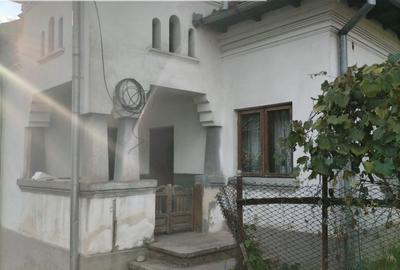Casă și anexă gospodărească - Teren 2.700 mp - Coșești, Argeș - 2