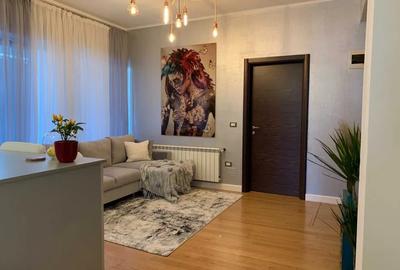 Apartament cu 3 camere semidecomandat, mobilat în 13 Septembrie