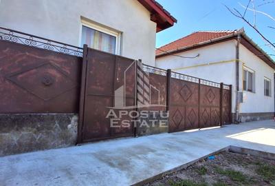 Casa de vanzare in Ineu formata din 2 cladiri - 2