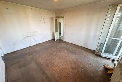 Apartament cu 3 camere semidecomandat în Crângași