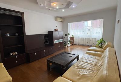 Apartament cu 3 camere decomandat, mobilat în Ultracentral