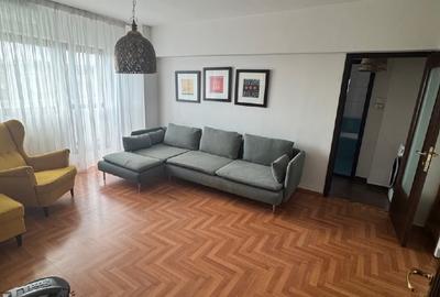 Apartament cu 3 camere semidecomandat, mobilat în 13 Septembrie