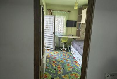Apartament cu 3 camere decomandat în Răcădău
