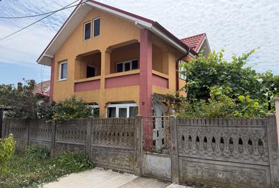 Casă individuală cu 4 camere în Podari