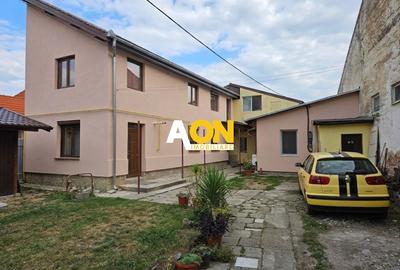 Casa 8 camere, cu 2 corpuri de cladire,  387 mp teren, zona Centru - 1