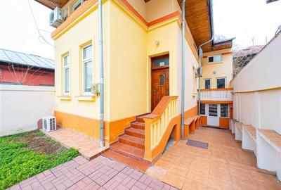 Casă individuală cu 6 camere în Tineretului