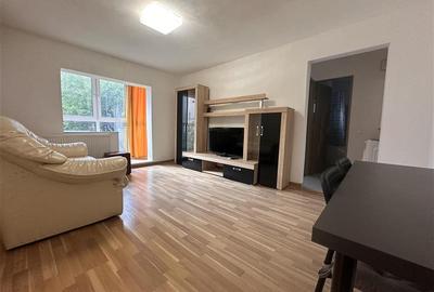 Apartament cu 2 camere semidecomandat, mobilat în Soarelui
