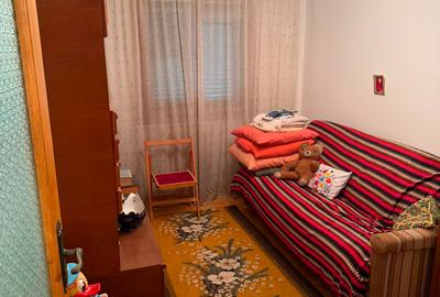 De VÂNZARE: Apartament e cu 3 camere, Decomandat – Etaj 1/3 - 15