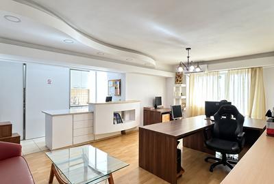 Apartament cu 3 camere semidecomandat, mobilat în Nerva Traian