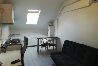 Apartament cu 2 camere nedecomandat în Centru Civic