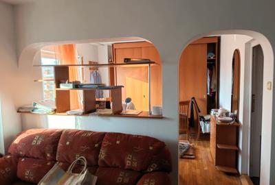 Apartament cu 3 camere decomandat în Banu Manta