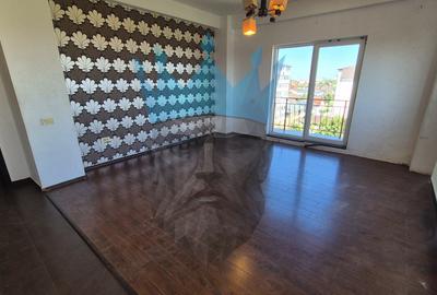 Apartament cu 3 camere semidecomandat în Roșu