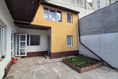 Casă individuală cu 3 camere în Trocadero