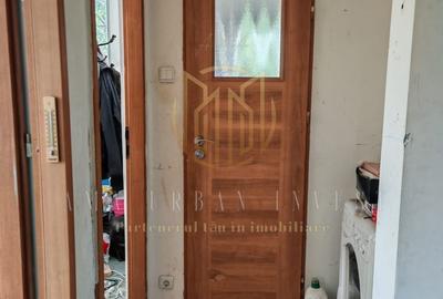 Apartament cu 3 camere decomandat în Titan