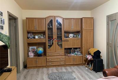 Apartament 2 camere + bucătărie, renovat recent, cu parcare – Dealul F - 10