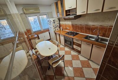 Apartament cu 3 camere semidecomandat, mobilat în Văcăresti