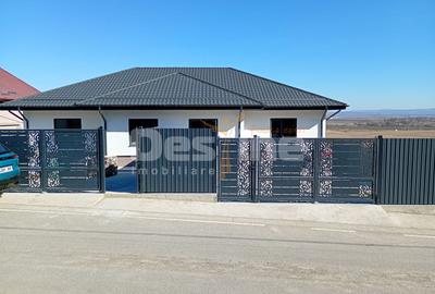Duplex cu 8 camere în Tomești