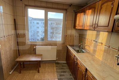 Apartament cu 2 camere semidecomandat, mobilat în Fălticeni