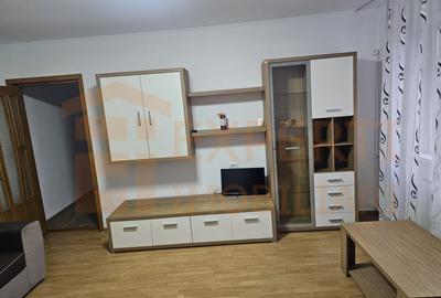 Apartament cu 3 camere semidecomandat, mobilat în Casa de Cultură