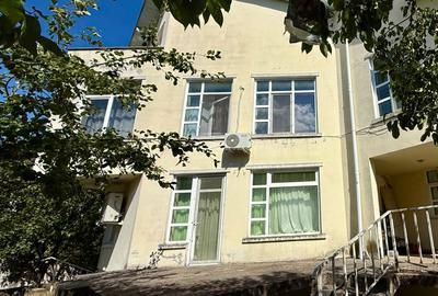 Casă cu 10 camere în Călugareni