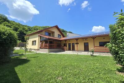 Casă individuală cu 6 camere în Florești