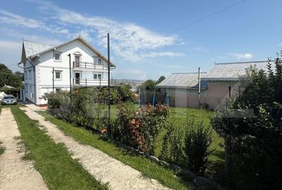 Casă individuală cu 9 camere în Periferie