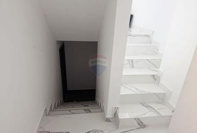Apartament cu 5 camere de vânzare în zona Precista - 20