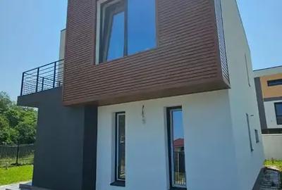 Casă cu 4 camere în Corbeanca