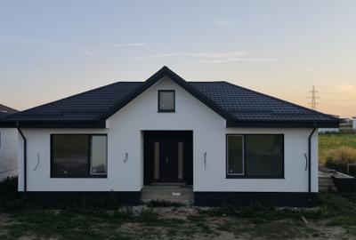 Casă individuală cu 4 camere în Săbăreni