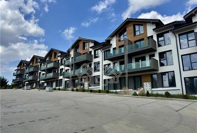 Apartament cu 3 camere decomandat în Exterior Vest