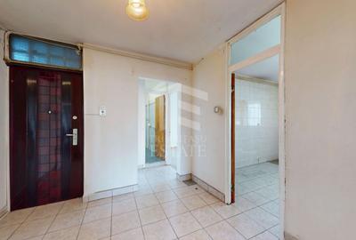 Apartament cu 4 camere semidecomandat în Rahova