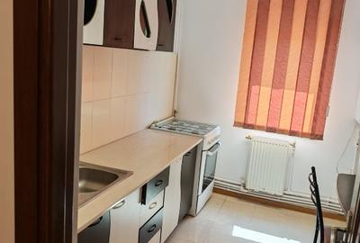 Apartament cu 2 camere semidecomandat, mobilat în Sud-Vest