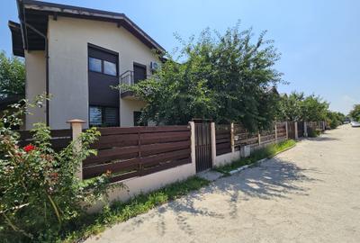 Casă individuală cu 4 camere în Domnești