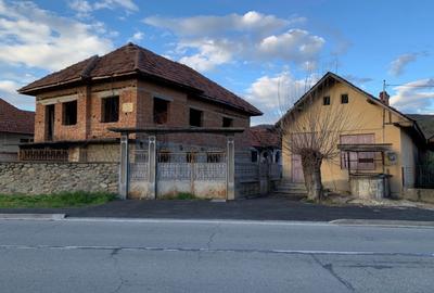 Casă cu 5 camere în Bumbești-Jiu