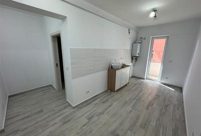 Garsoniera nemobilata - birou, etaj 2, parcare, bloc nou, Liceul Unirea - IPJ - 1