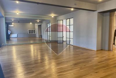 Apartament cu 4 camere decomandat, mobilat în Dacia