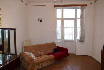 Apartament cu 5 camere decomandat în Moșilor