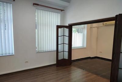 Centru - Bd. Mamaia, spatiu ideal birouri, intrare din strada, parter - 10