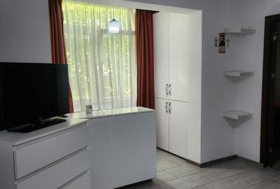 Apartament cu 2 camere semidecomandat, mobilat în Tomis Nord