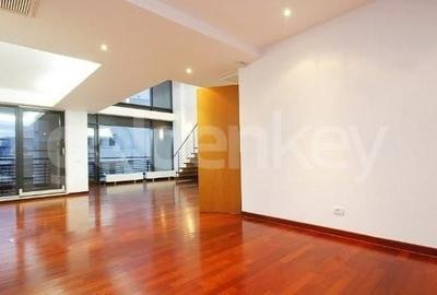 Apartament cu 3 camere semidecomandat în Herăstrău