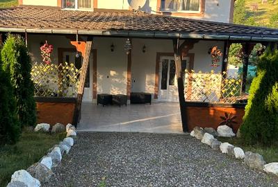 Casă de vânzare mai multe detalii la nr 0756709977 - 6