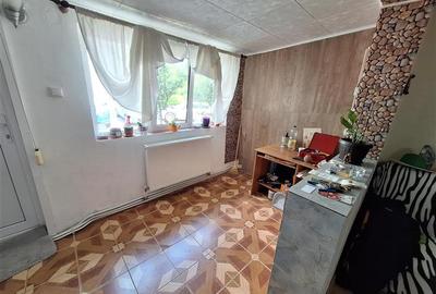 Apartament  2 camere semidecomandat , zona Milcov - 8
